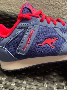 Kangaroos Size 3. Blue and Bright Coral. Athletic Sneakers